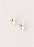 Avery Earrings - Pearl