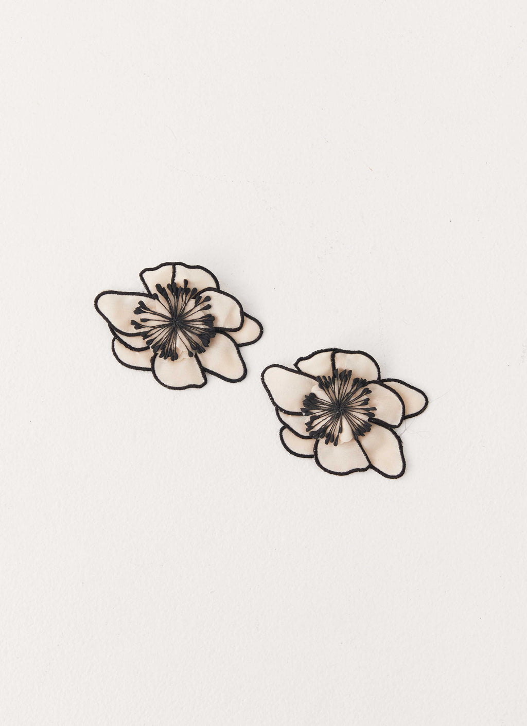 Toria Flower Earrings - Ivory